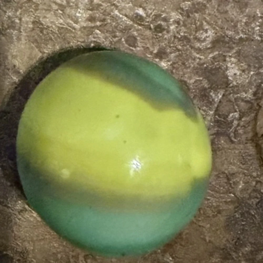 Vintage Akro Agate Aqua Yellow Corkscrew Marble UV Reactive 0.63
